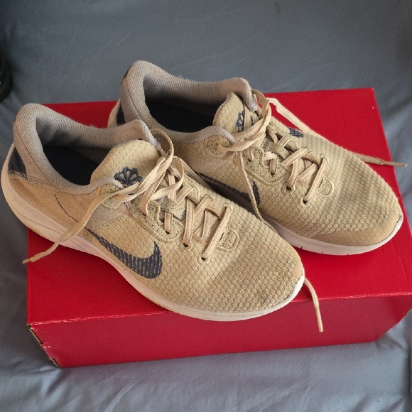 Nike Men's Beige and Navy Athletic Shoes - Picture 1 of 3